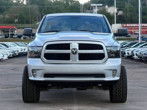 Used 2017 RAM 1500 Express AWD/4WD image 3