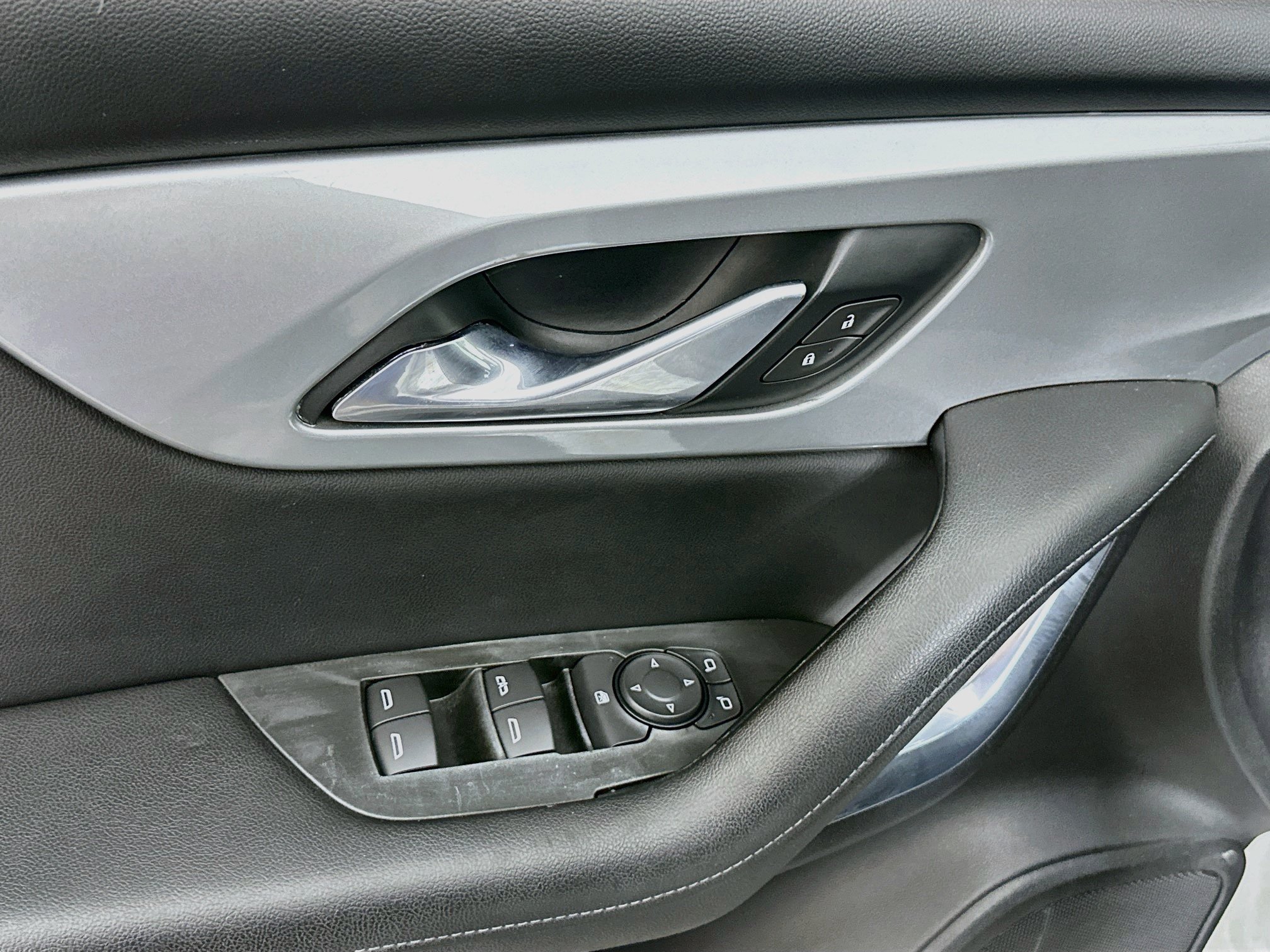 Used 2020 Chevrolet Blazer LT FWD image 15