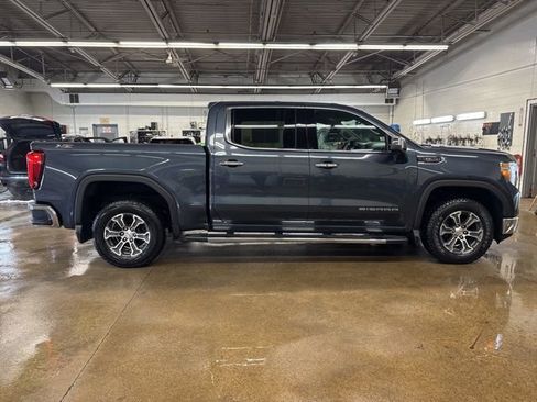 Used 2022 GMC Sierra 1500 SLT w/ X31 Off-Road Package image 7