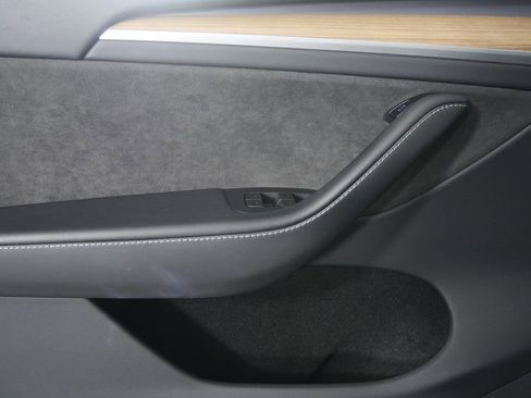 Used 2023 Tesla Model Y Long Range image 8