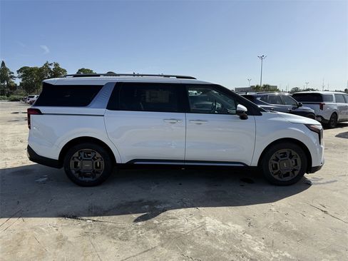 New 2026 Kia Carnival SX image 3