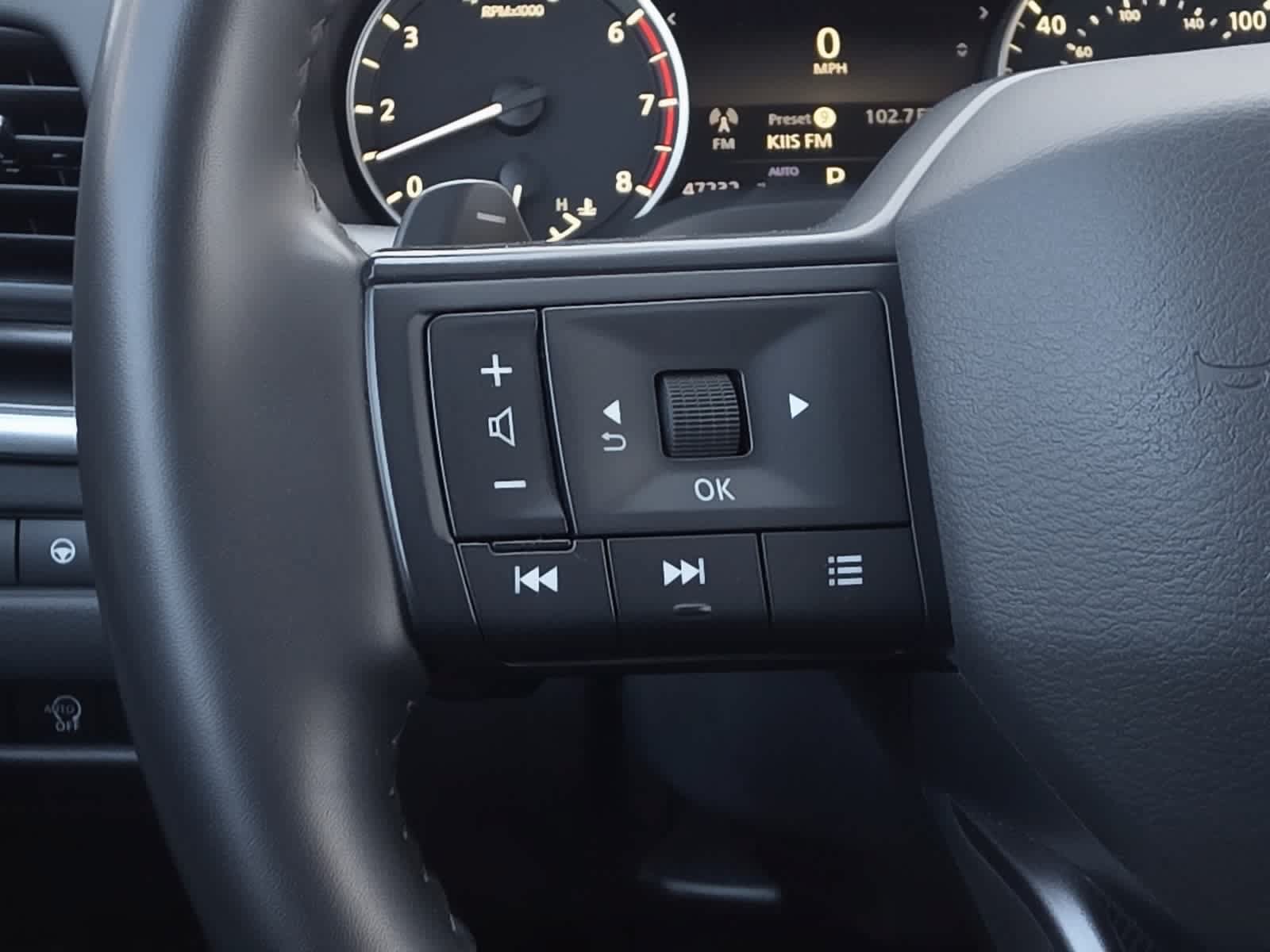 Used 2025 Nissan Rogue SV AWD/4WD image 22