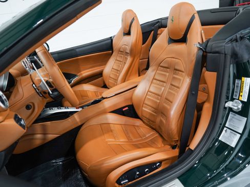 Used 2016 Ferrari California T RWD image 10