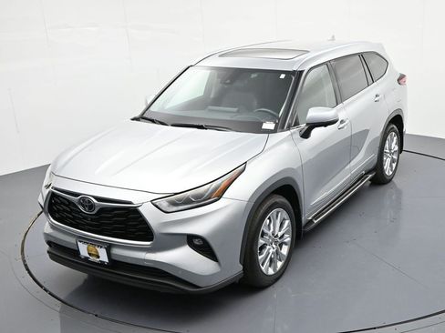 Used 2023 Toyota Highlander Limited AWD/4WD image 28