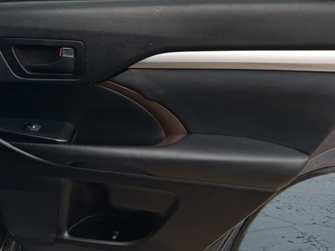 Used 2014 Toyota Highlander Plus image 12