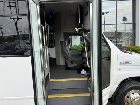 Used 2006 Ford E-450 and Econoline 450 RWD image 16