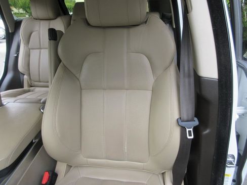 Used 2016 Land Rover Range Rover Sport SE AWD/4WD image 11