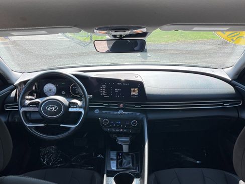 Used 2023 Hyundai Elantra SEL w/ Convenience Package image 7