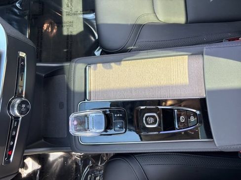Used 2025 Volvo XC90 B6 Plus AWD/4WD image 23