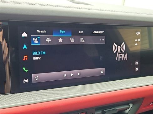 Used 2025 Porsche Cayenne image 34