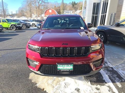 New 2025 Jeep Grand Cherokee Altitude image 2