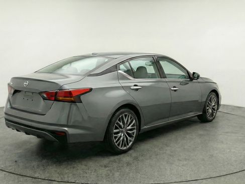 Used 2025 Nissan Altima 2.5 SV FWD image 9