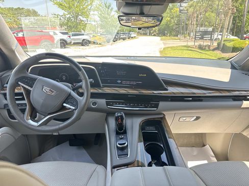 Used 2021 Cadillac Escalade Premium Luxury Platinum AWD/4WD image 17