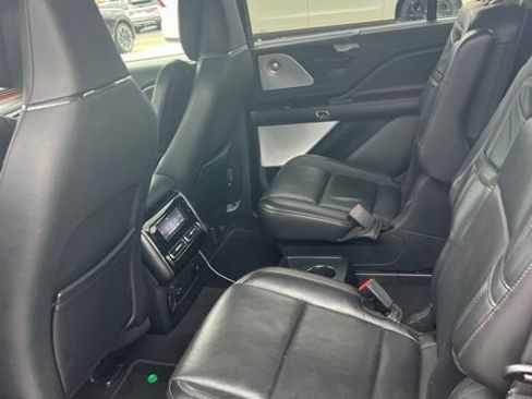 Used 2021 Lincoln Aviator Reserve w/ Equipment Group 202A AWD/4WD image 3