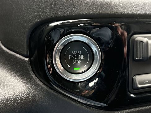 Used 2025 Chevrolet Silverado 2500 LT w/ Convenience Package image 20