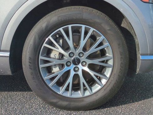 Used 2025 Genesis GV80 2.5T Standard AWD/4WD image 12
