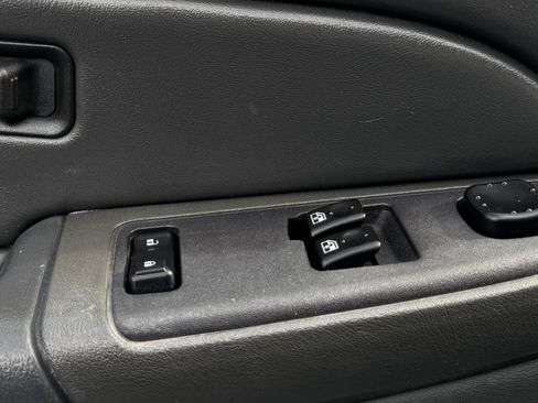 Used 2005 Chevrolet Silverado 2500 LS RWD image 13