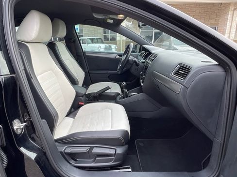 Used 2016 Volkswagen Jetta Sport FWD image 29