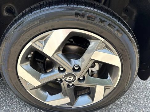 Used 2024 Hyundai Venue SEL FWD image 9