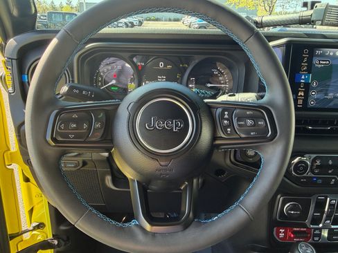 Used 2024 Jeep Wrangler Unlimited Rubicon 4xe AWD/4WD image 9