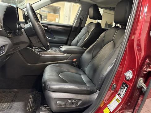Used 2021 Toyota Highlander Limited image 18