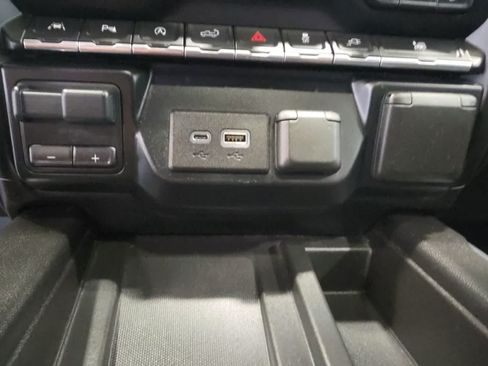 Used 2019 Chevrolet Silverado 1500 High Country AWD/4WD image 24