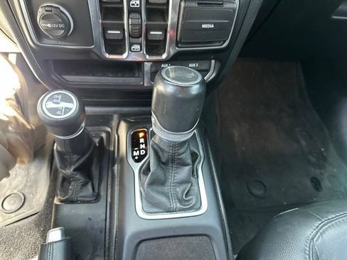 Used 2021 Jeep Wrangler Unlimited Sahara AWD/4WD image 16