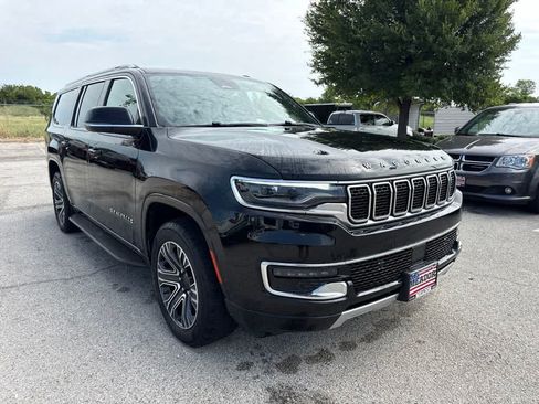 Used 2024 Jeep Wagoneer L Series II w/ Flexible Seating Group RWD image 7