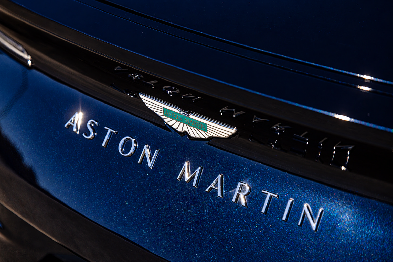 Used 2024 Aston Martin DB12 Convertible RWD image 39