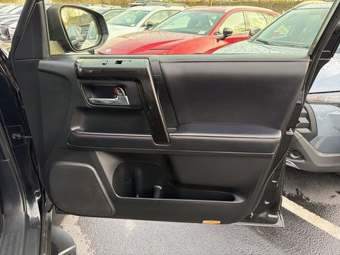 Used 2021 Toyota 4Runner Venture w/ Moonroof Package image 9