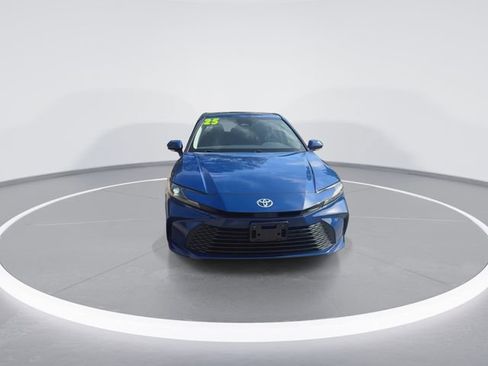 Used 2025 Toyota Camry LE image 3