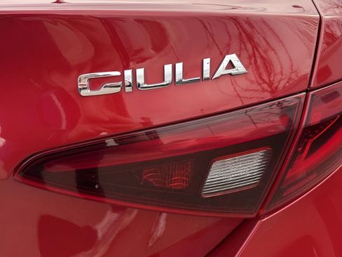 Used 2017 Alfa Romeo Giulia Ti w/ TI 19" Sport Package image 23