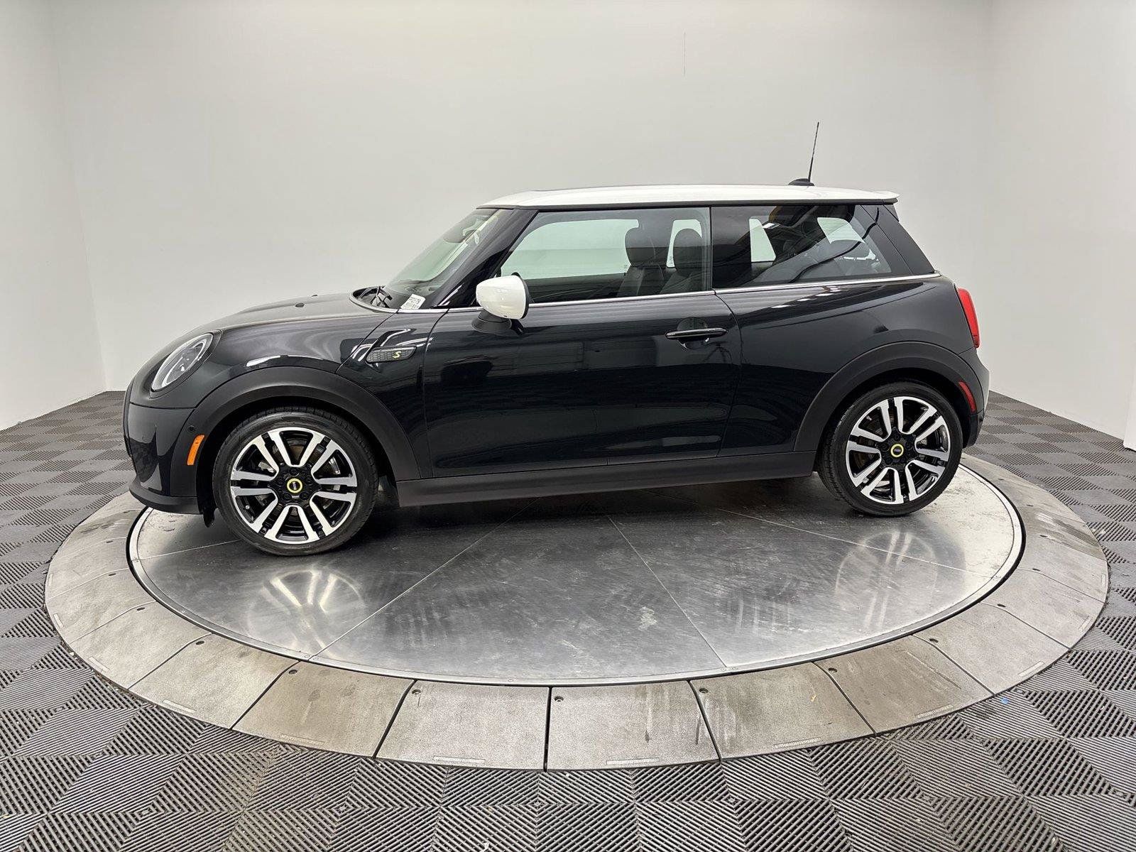 Used 2023 MINI Cooper SE FWD image 16
