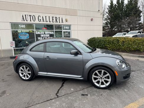 Used 2013 Volkswagen Beetle 2.5 image 2