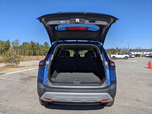 Used 2023 Nissan Rogue SV image 19