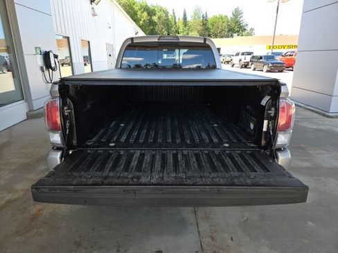 Used 2020 Toyota Tacoma TRD Sport AWD/4WD image 24