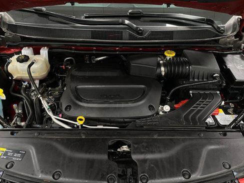 Used 2025 Chrysler Pacifica Limited FWD image 12