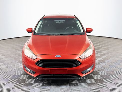 Used 2018 Ford Focus SE w/ SE Appearance Package image 2