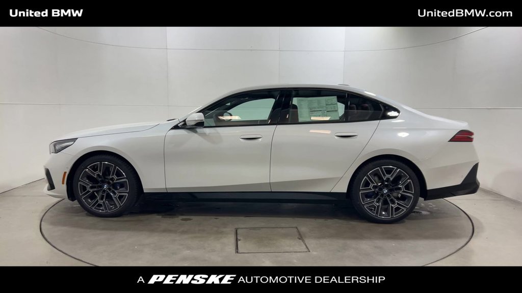 Used 2026 BMW 530i w/ M Sport Package RWD image 5