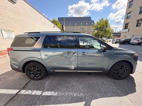 Used 2025 Kia Carnival SX w/ SX Dark Edition Package FWD image 2