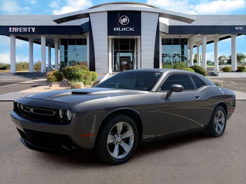 Used 2016 Dodge Challenger SXT RWD image 8