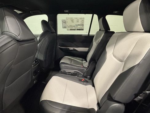 New 2026 Lexus TX 500h AWD image 32