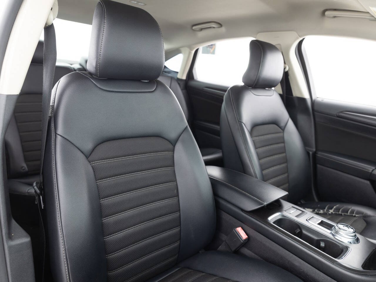Used 2018 Ford Fusion SE w/ Equipment Group 201A FWD image 26