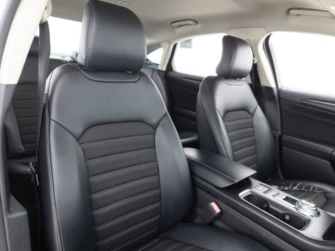 Used 2018 Ford Fusion SE w/ Equipment Group 201A FWD image 26