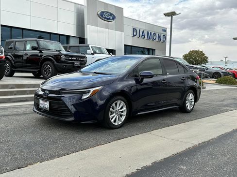 Used 2025 Toyota Corolla LE w/ LE Premium Package FWD image 2