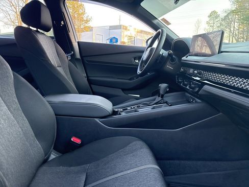 Used 2025 Honda Accord Sport image 8