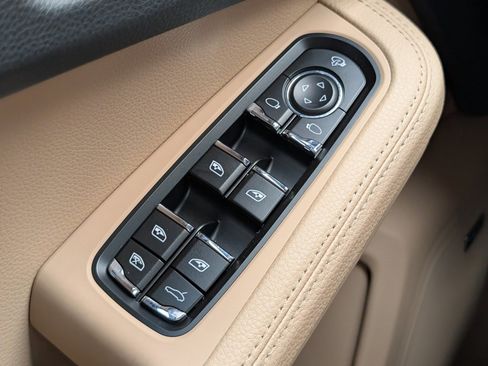 Certified 2025 Porsche Macan image 25