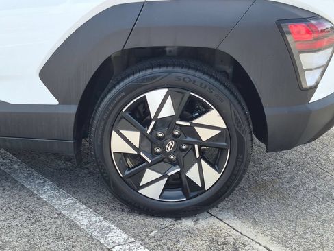 Used 2025 Hyundai Kona SEL FWD image 35