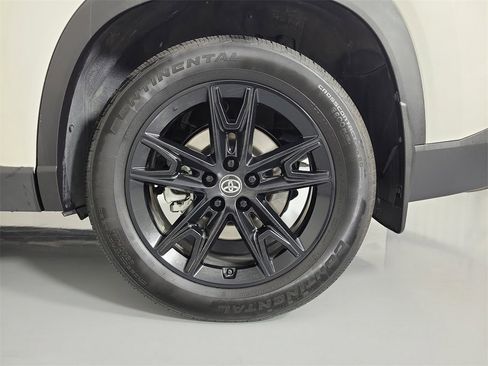 Used 2024 Toyota Grand Highlander XLE image 9