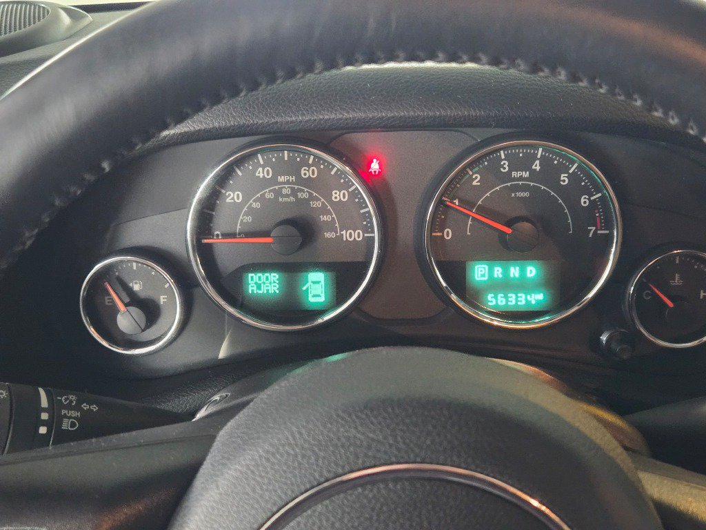 Used 2017 Jeep Wrangler Unlimited Sahara w/ Connectivity Group AWD/4WD image 23